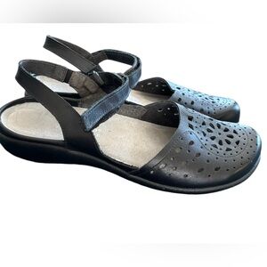 Naot Koru Collection Arataki Closed Toe Slingback Leather Shoe 39/8-8.5 Black